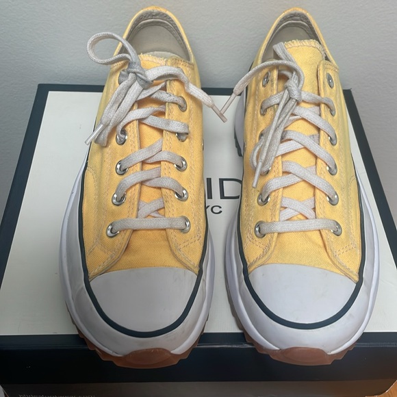 Converse!!! - Picture 3 of 4